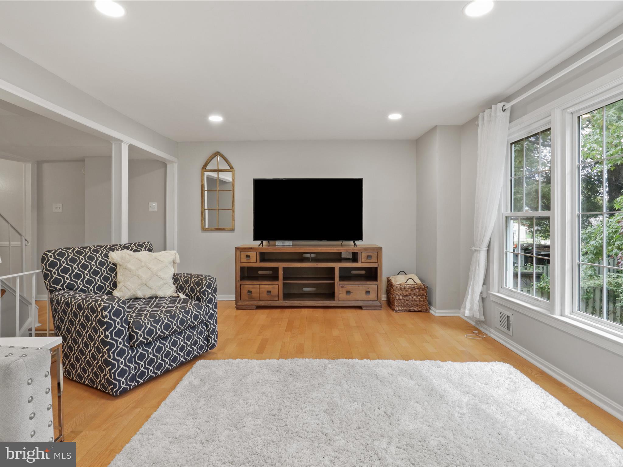 PINEWOOD LAKE - Residential