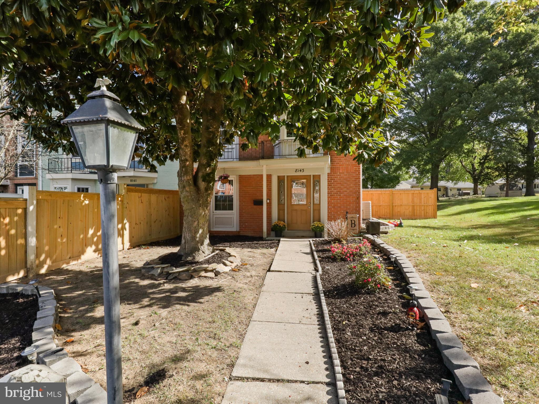 PINEWOOD LAKE - Residential