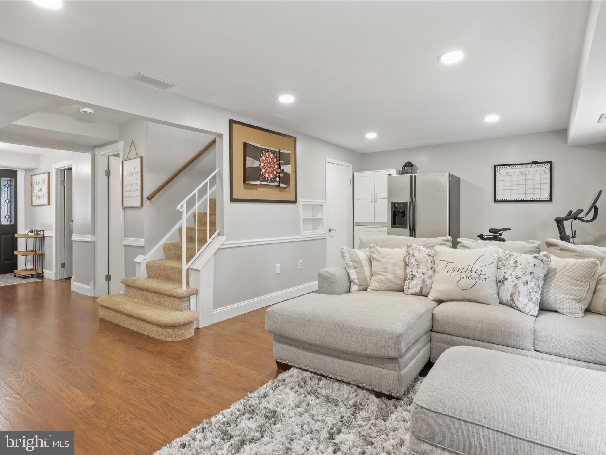 PINEWOOD LAKE - Residential