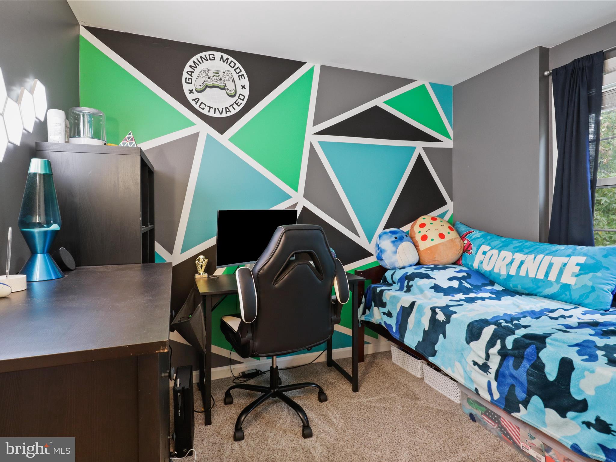 PINEWOOD LAKE - Residential