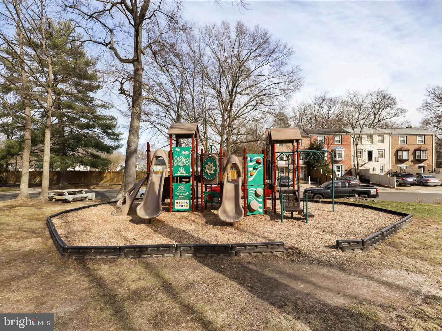 PINEWOOD LAKE - Residential