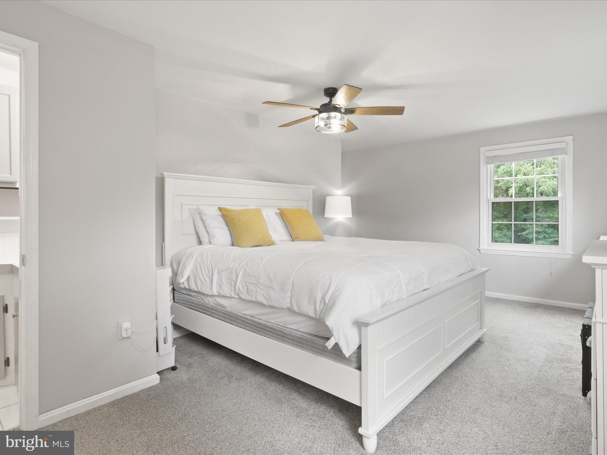 PINEWOOD LAKE - Residential