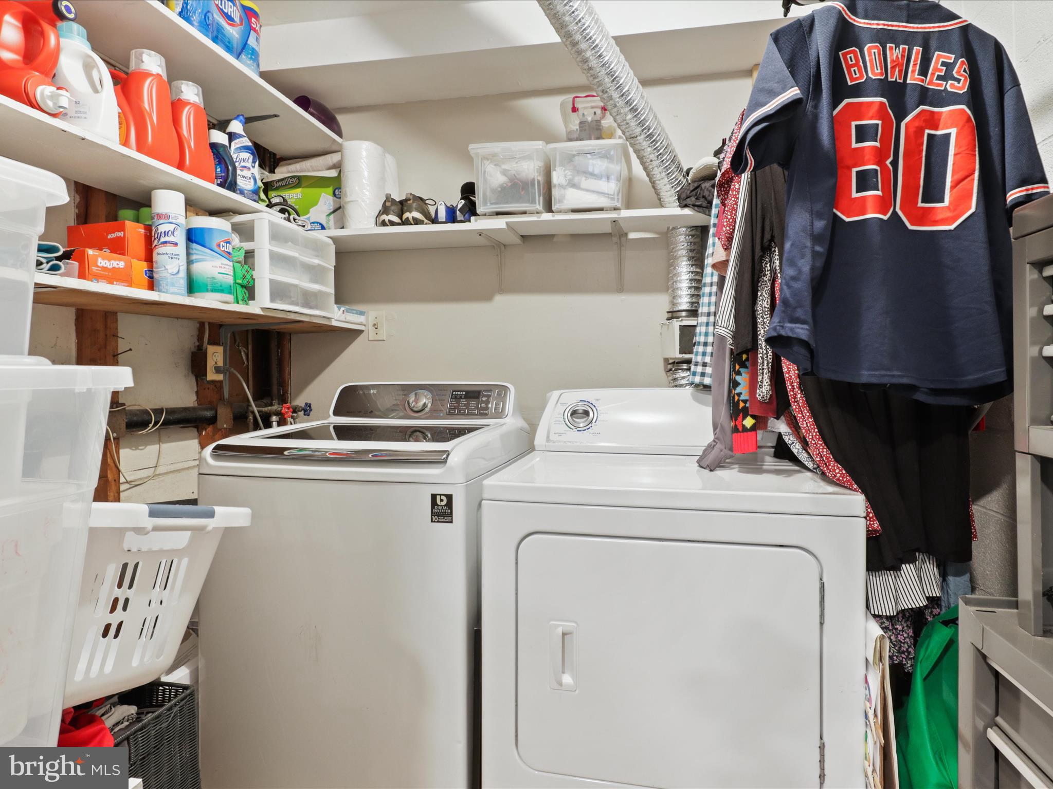 PINEWOOD LAKE - Residential