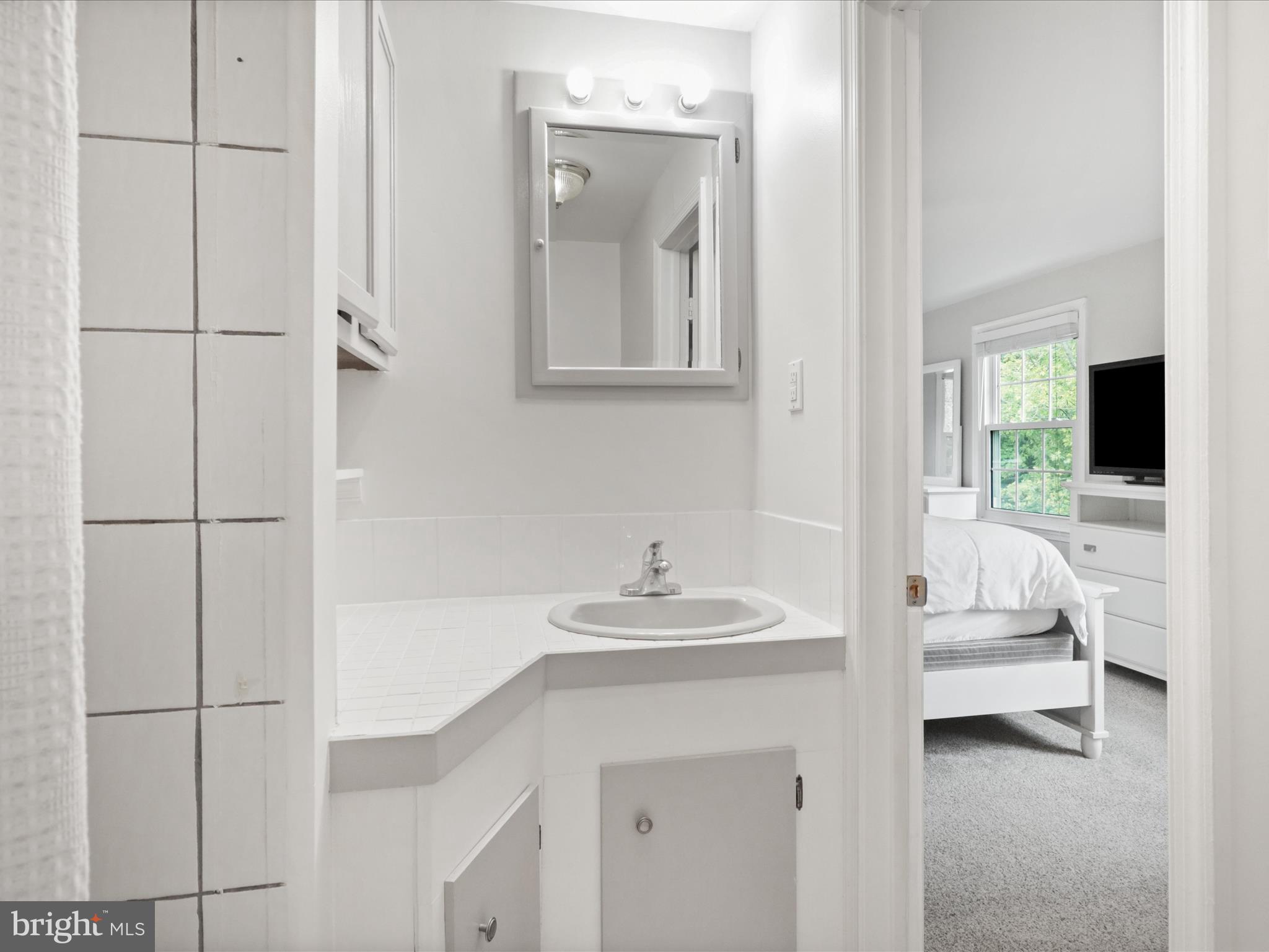 PINEWOOD LAKE - Residential