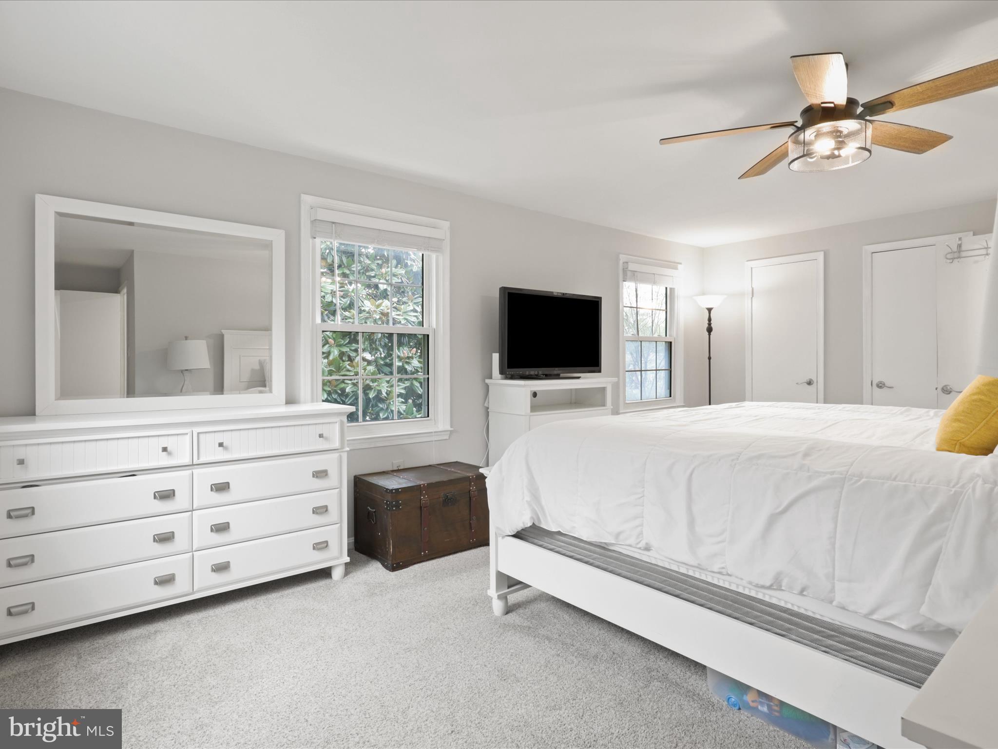 PINEWOOD LAKE - Residential