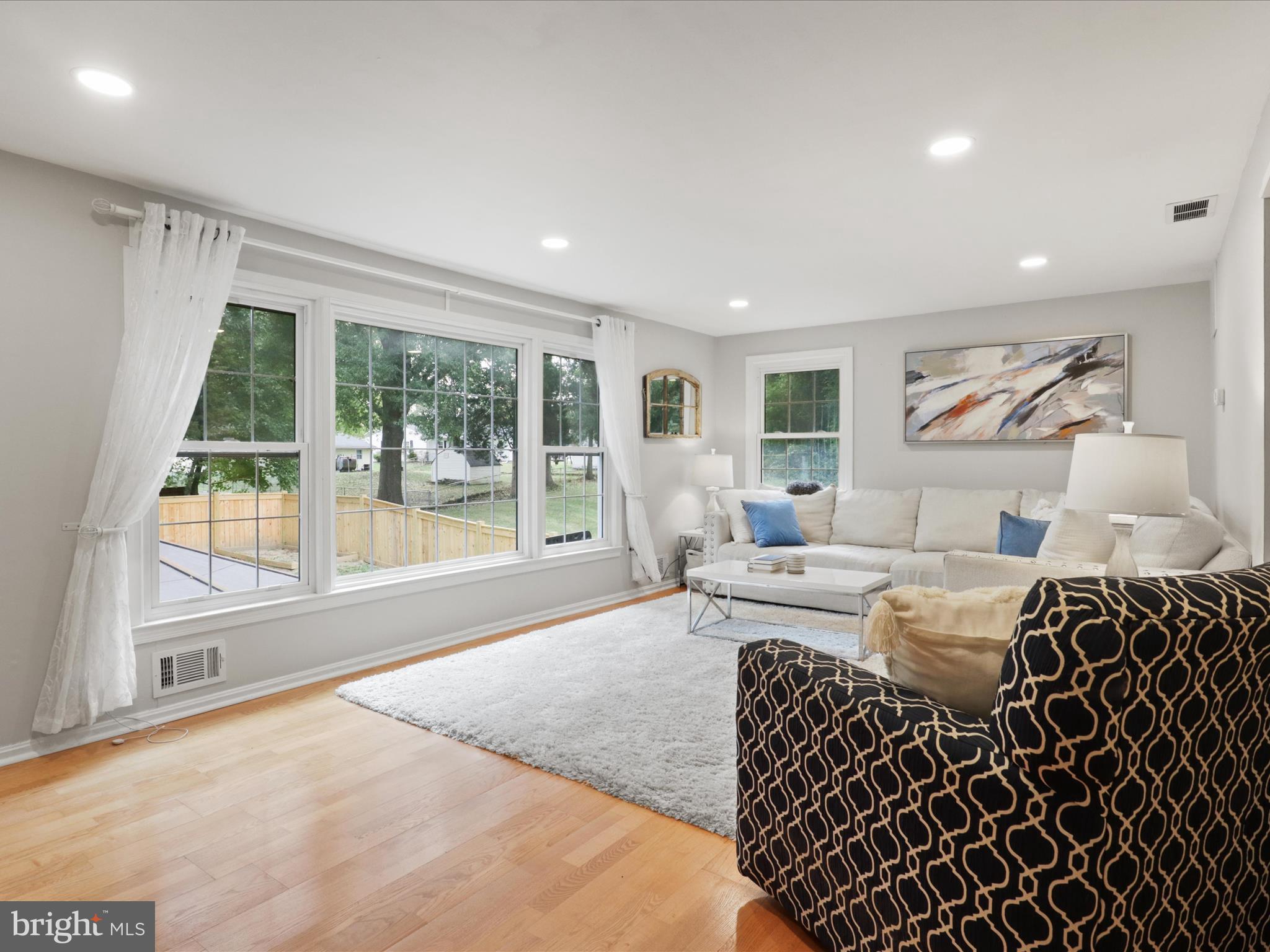 PINEWOOD LAKE - Residential