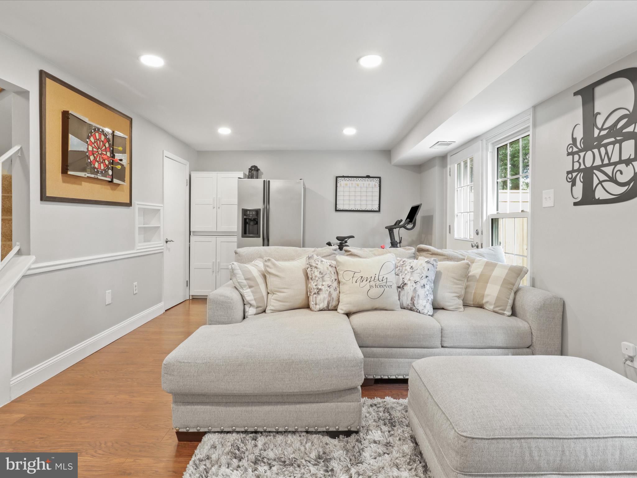 PINEWOOD LAKE - Residential