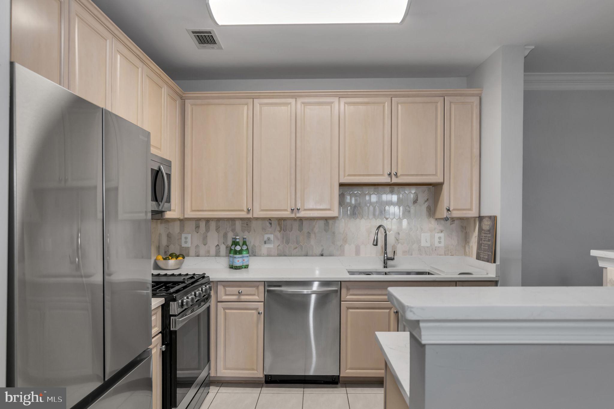 POTOMAC POINTE CONDOMINI - Residential