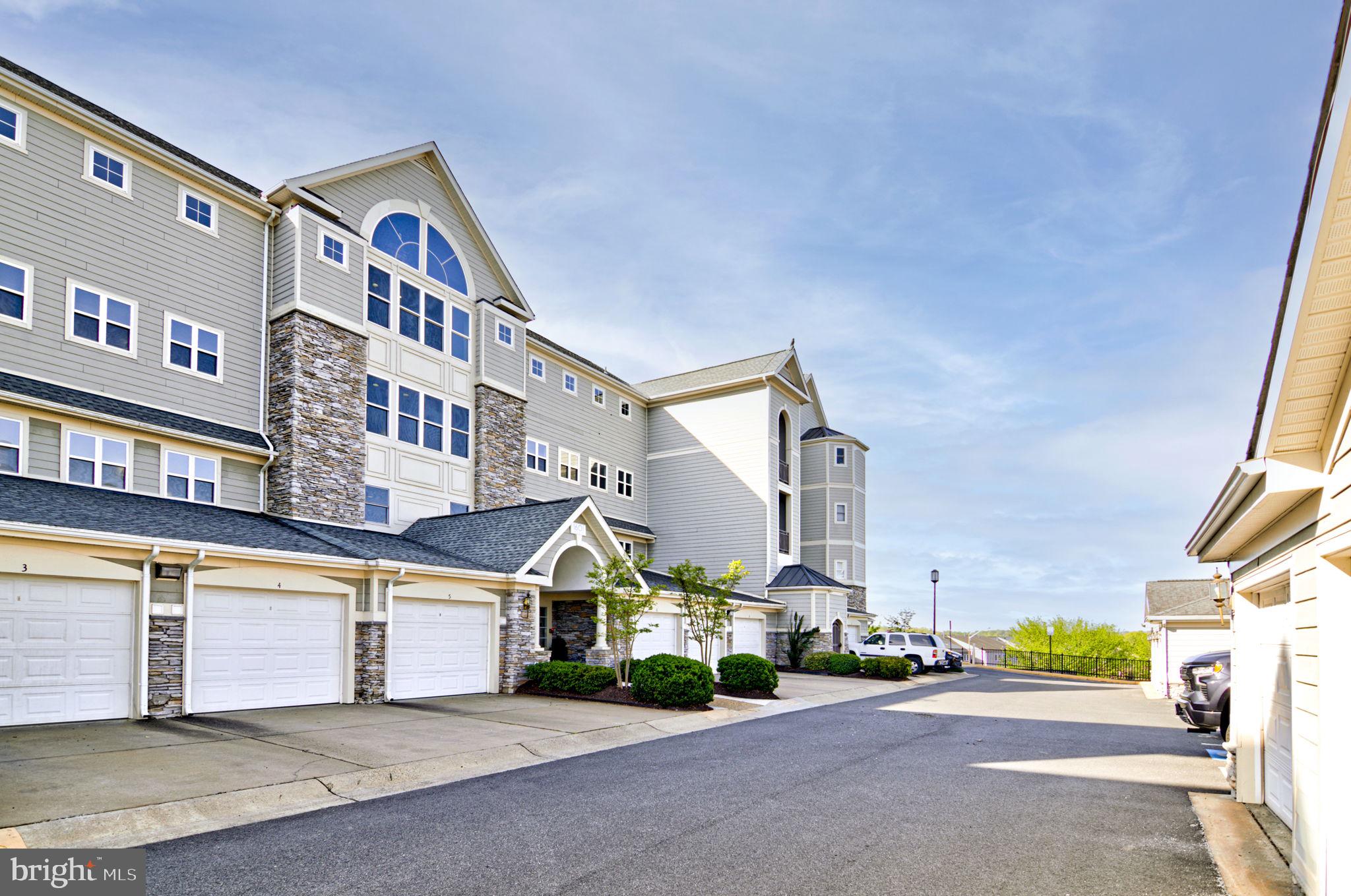 POTOMAC POINTE CONDOMINI - Residential