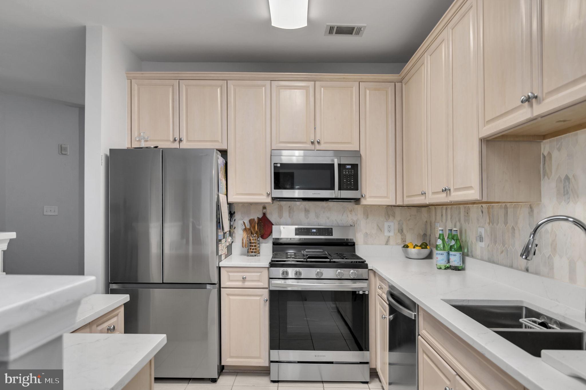 POTOMAC POINTE CONDOMINI - Residential