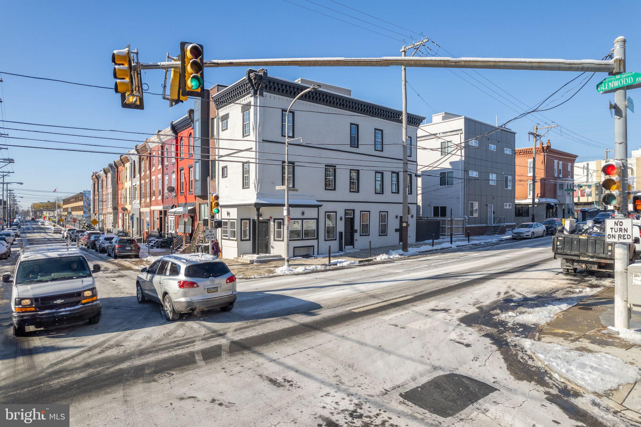 2701 W GLENWOOD AVENUE