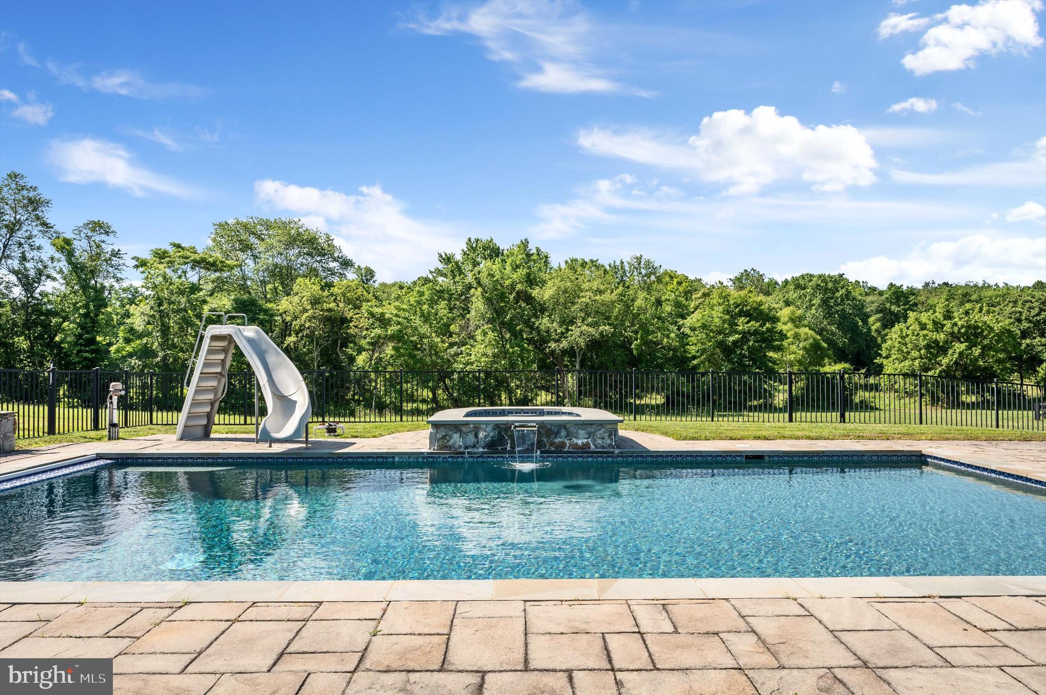 WATERFIELD HAMLET - Residential