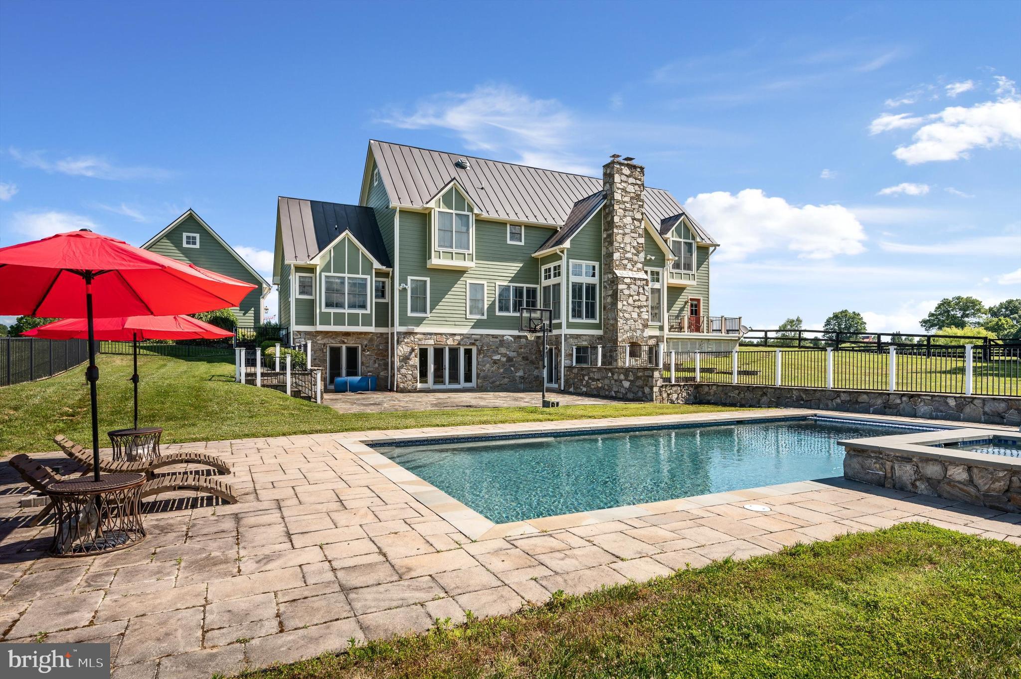 WATERFIELD HAMLET - Residential