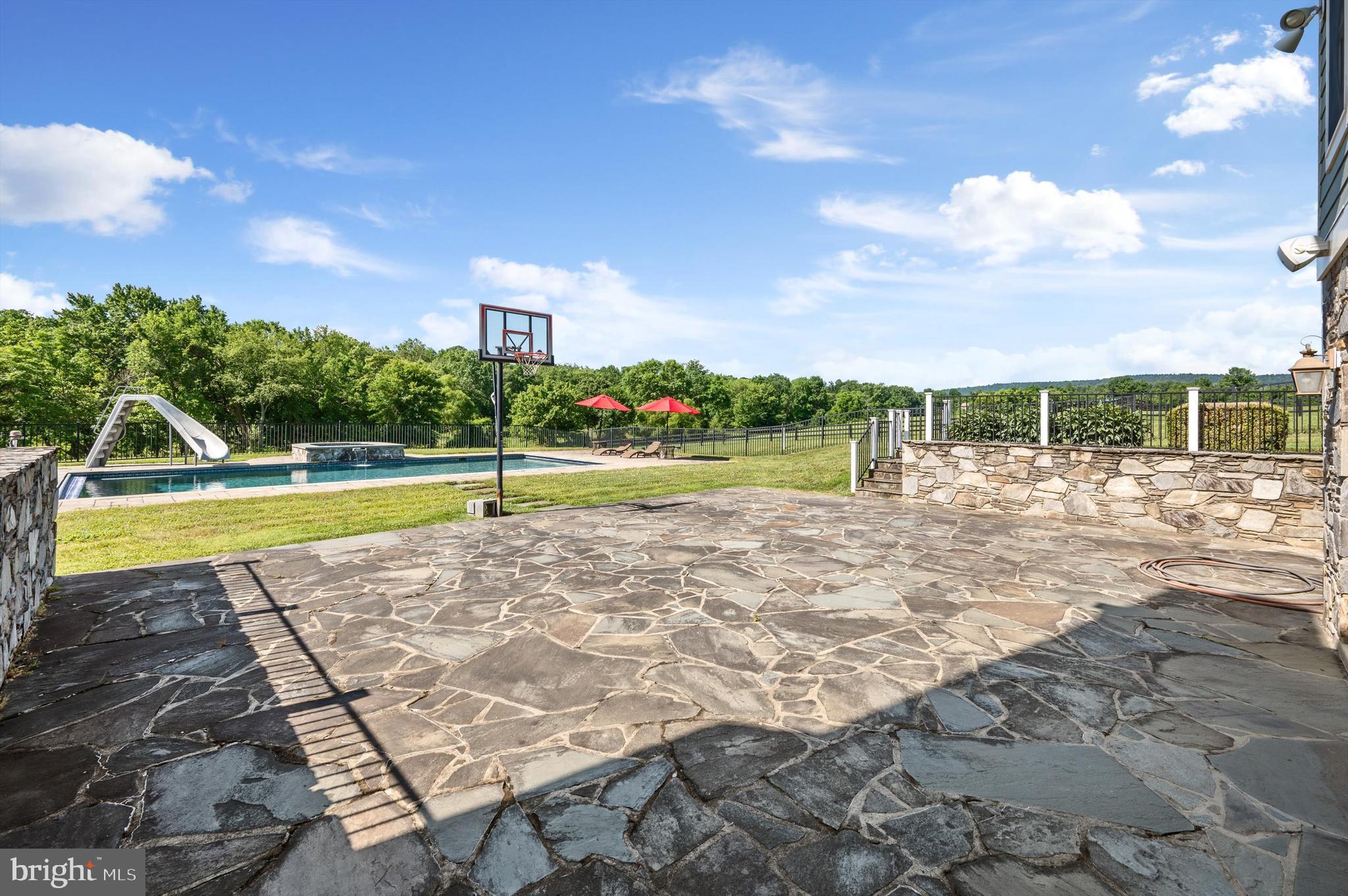 WATERFIELD HAMLET - Residential