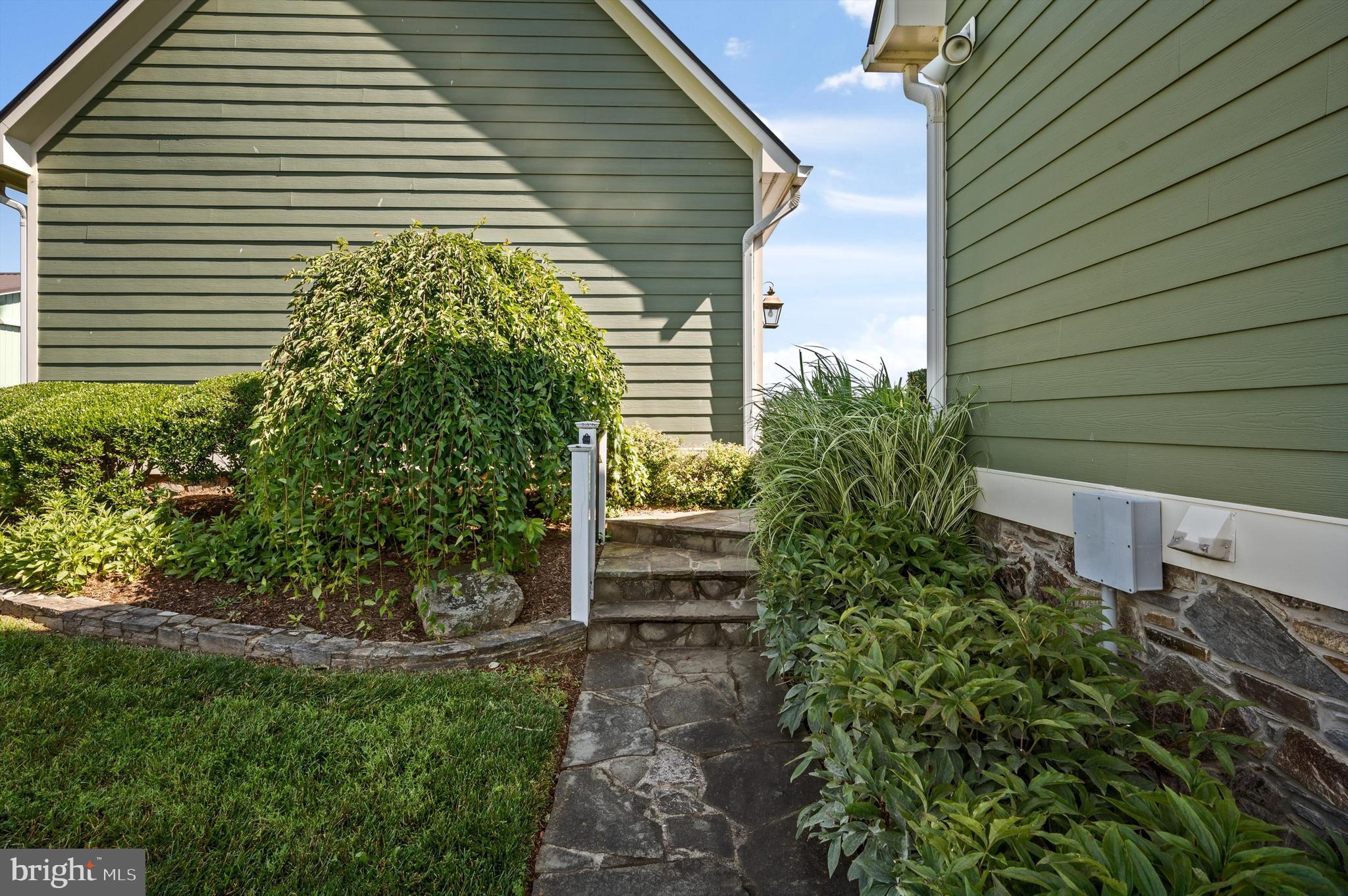 WATERFIELD HAMLET - Residential