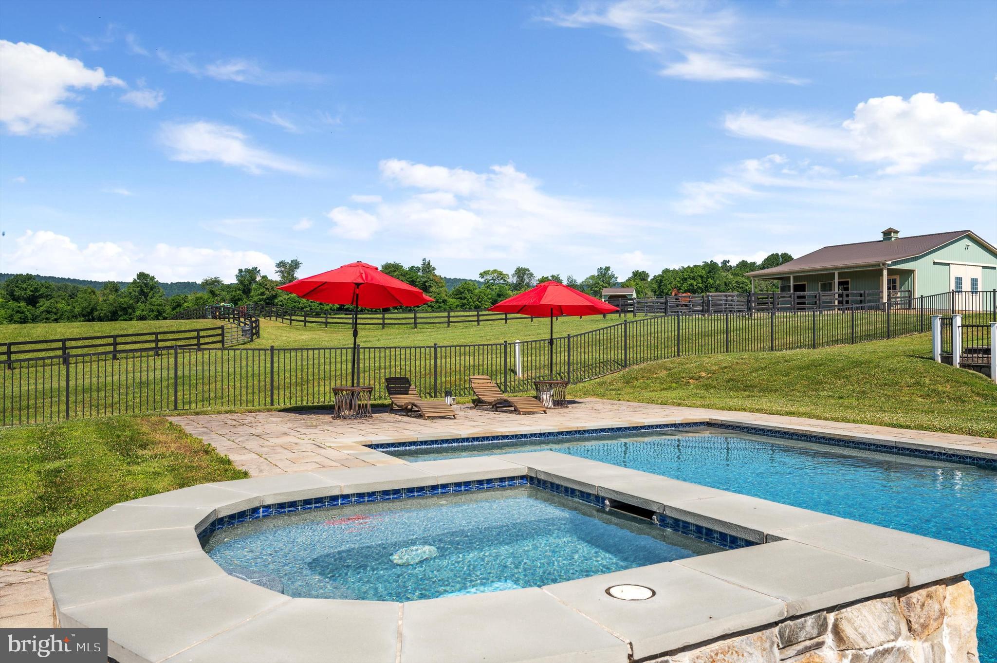 WATERFIELD HAMLET - Residential