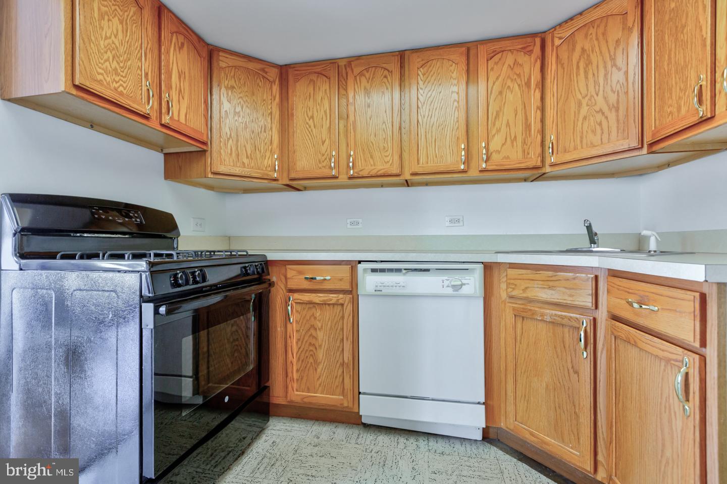 AVENUE OF THE ARTS - Residential Lease