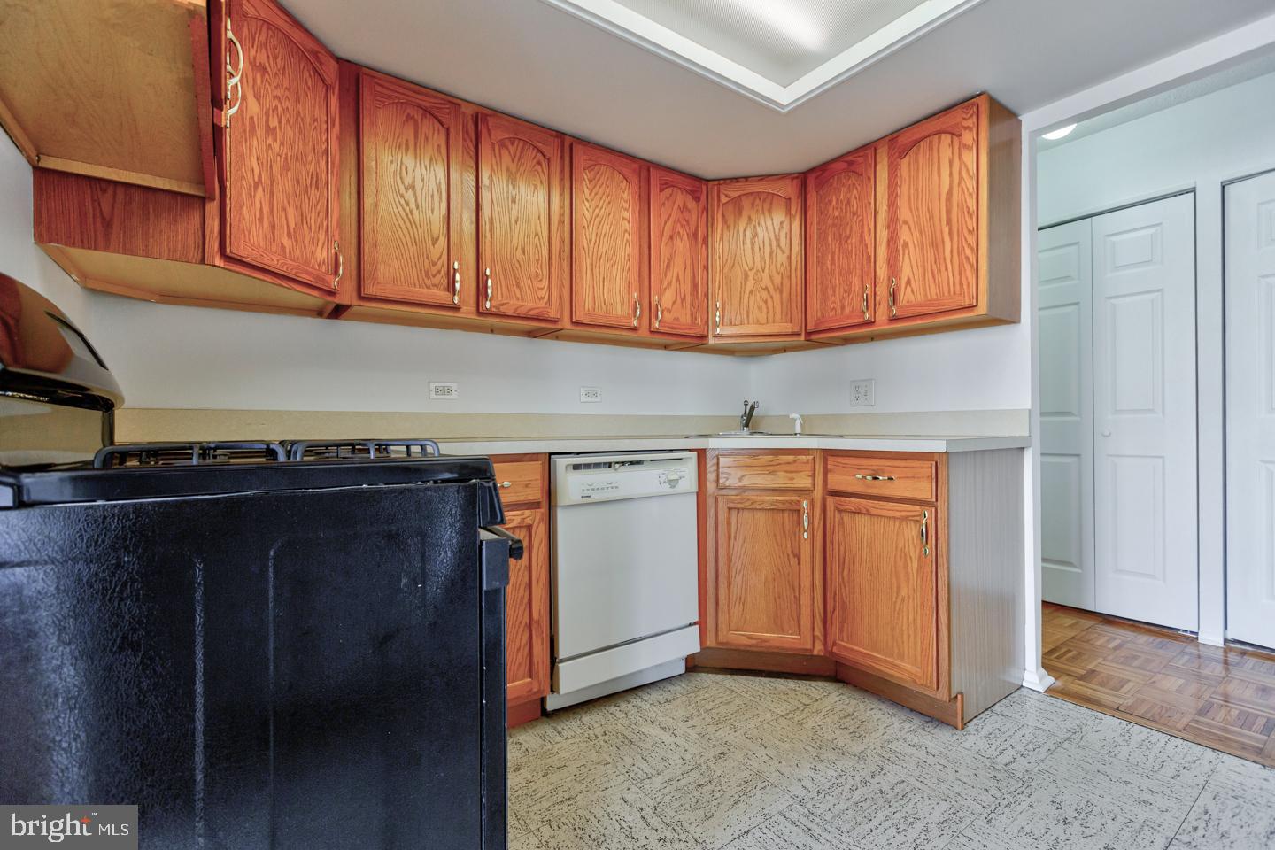 AVENUE OF THE ARTS - Residential Lease