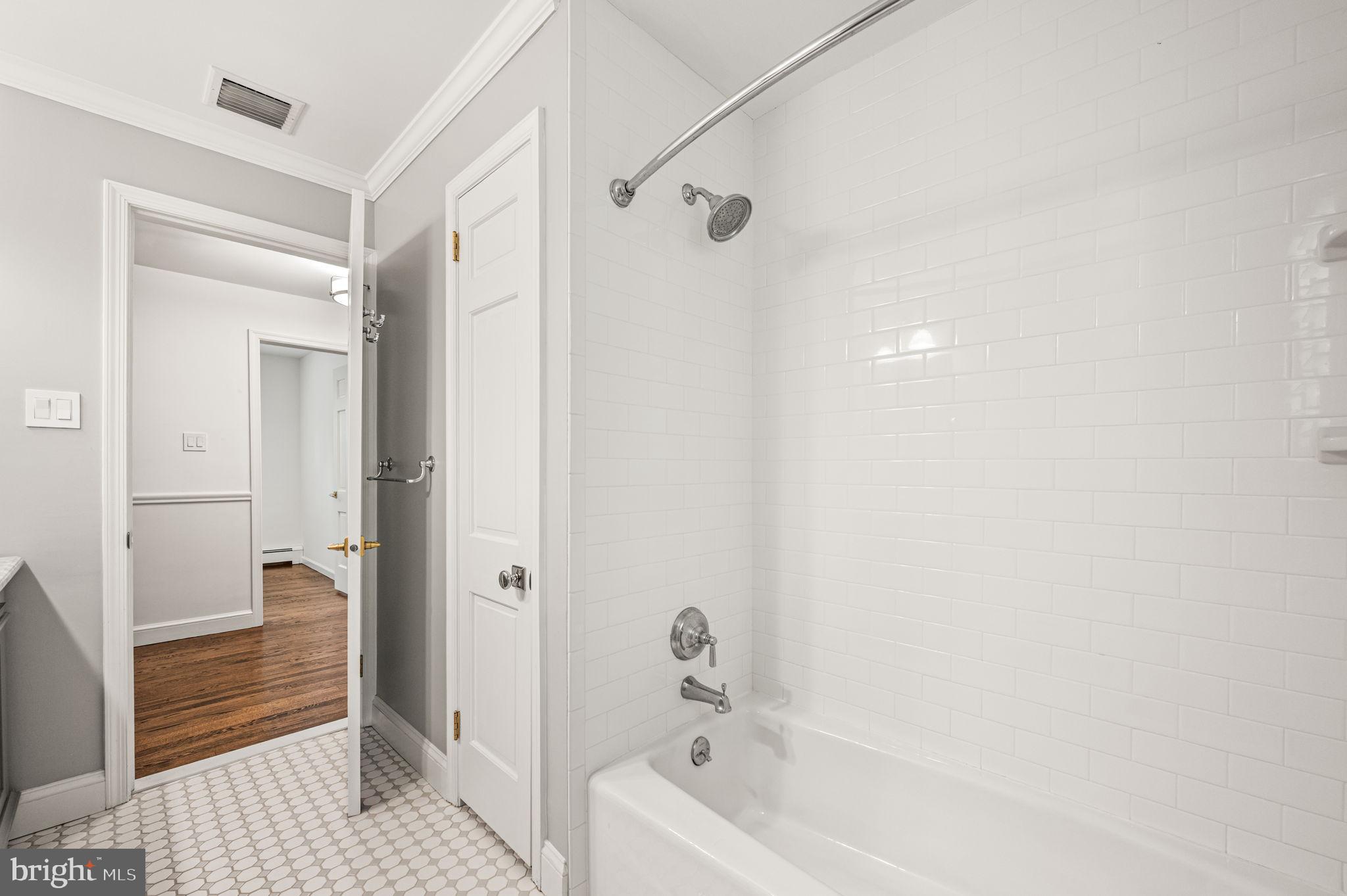 FOUR OAKS FARM - Residential Lease