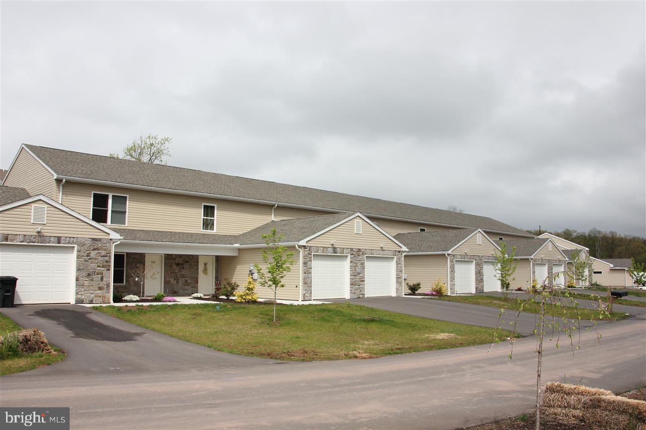 Brand new townhome in coveted Rabbit Hill Estates overlooking Berry Mountain. Granite countertops compliment the custom made cabinets. Spacious living area accentuated by upgraded fixtures. Private bath in each bedroom. Small pets will be considered. Only a limited number of units available. Landscaping, snow removal and mowing included in rent. Photos are of similar home.