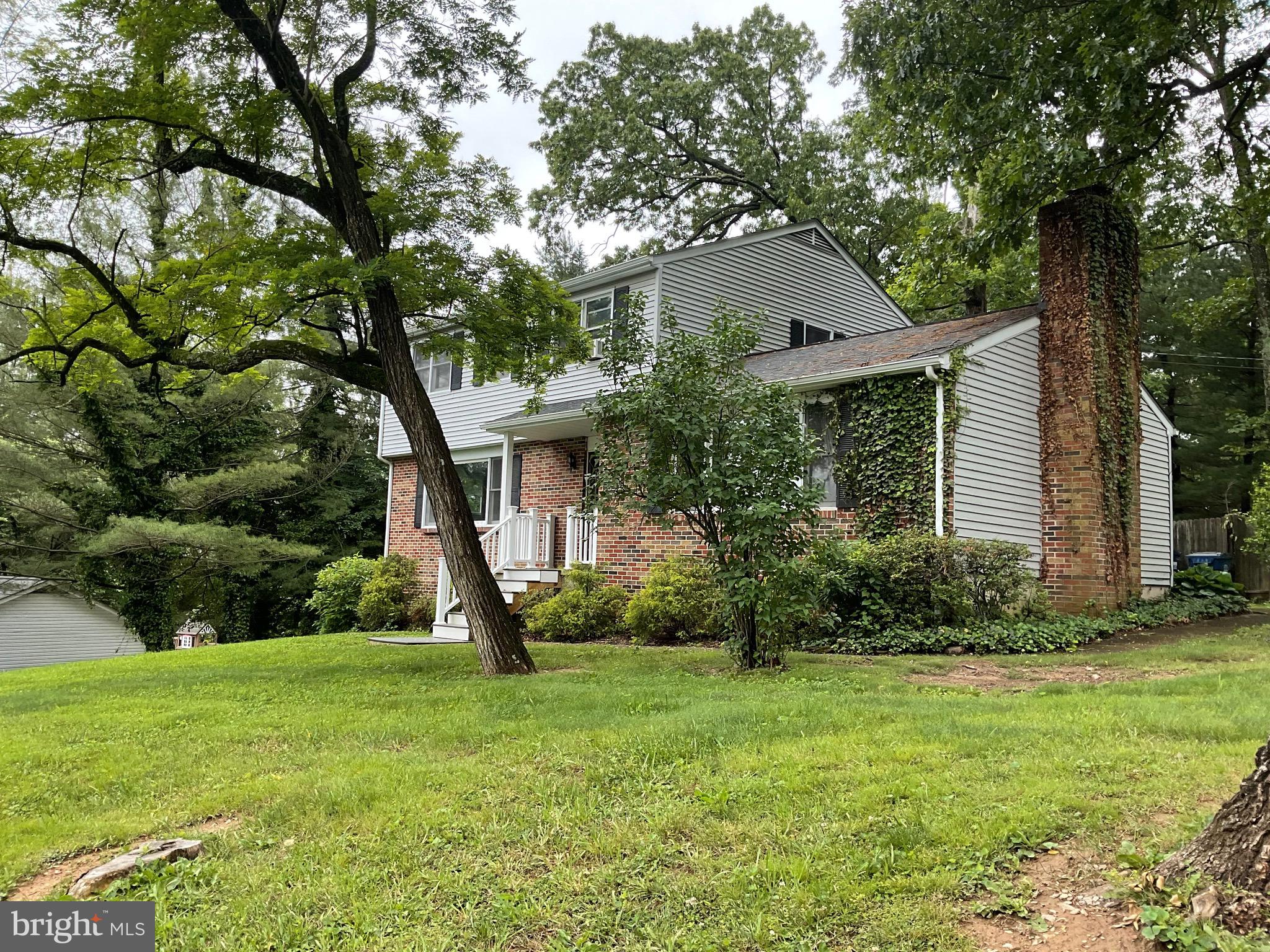 2425 CLYDESDALE ROAD