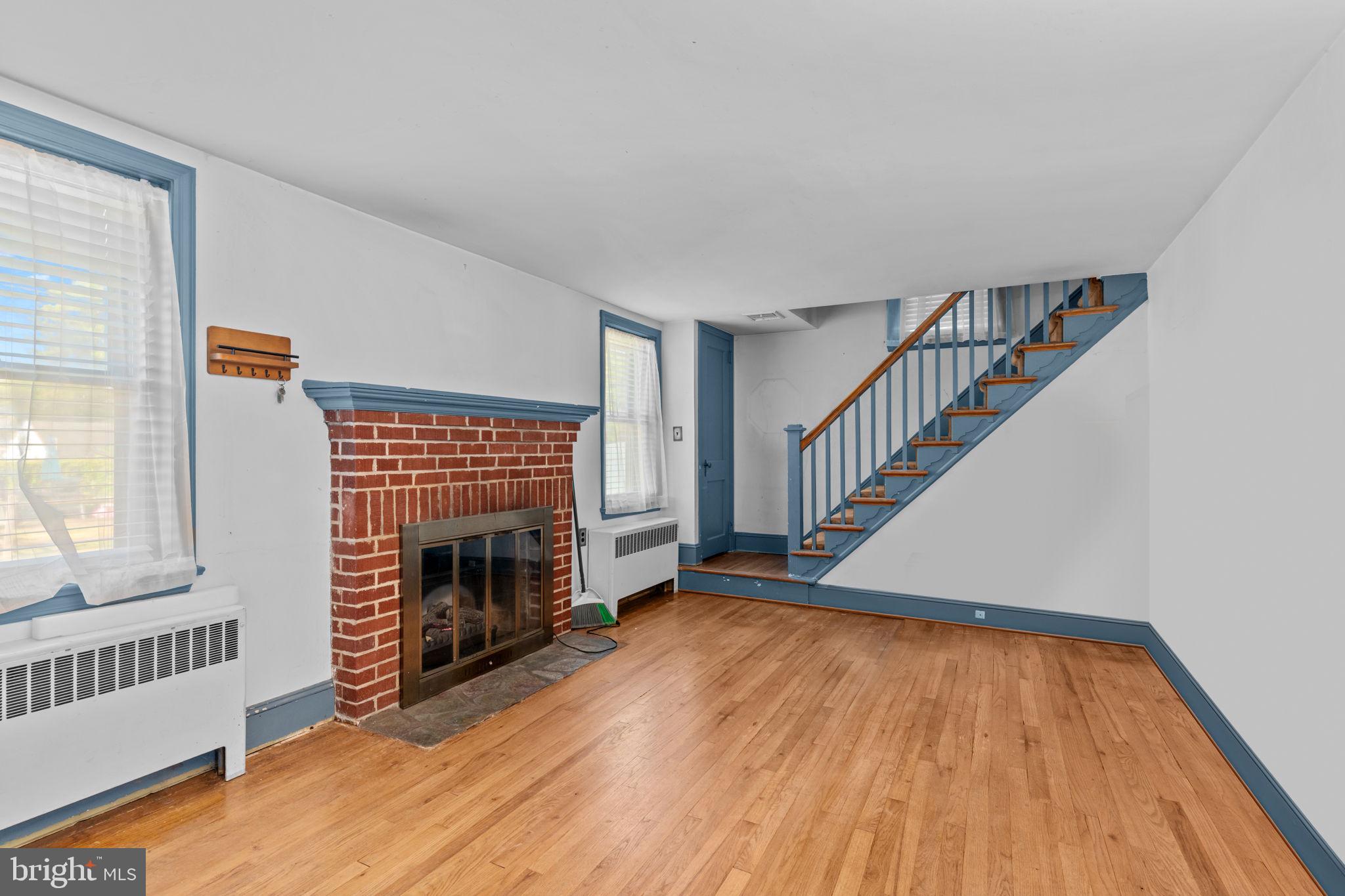 902 E PROSPECT AVENUE