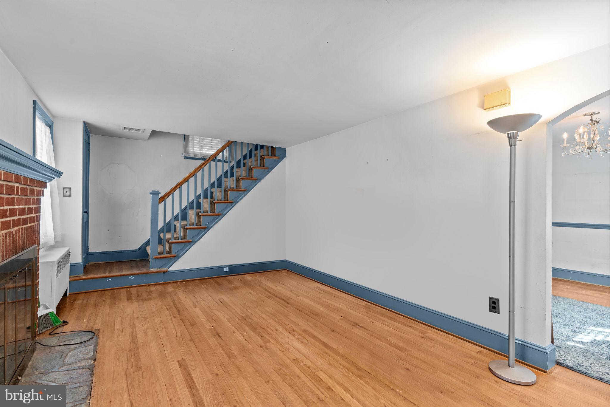 902 E PROSPECT AVENUE