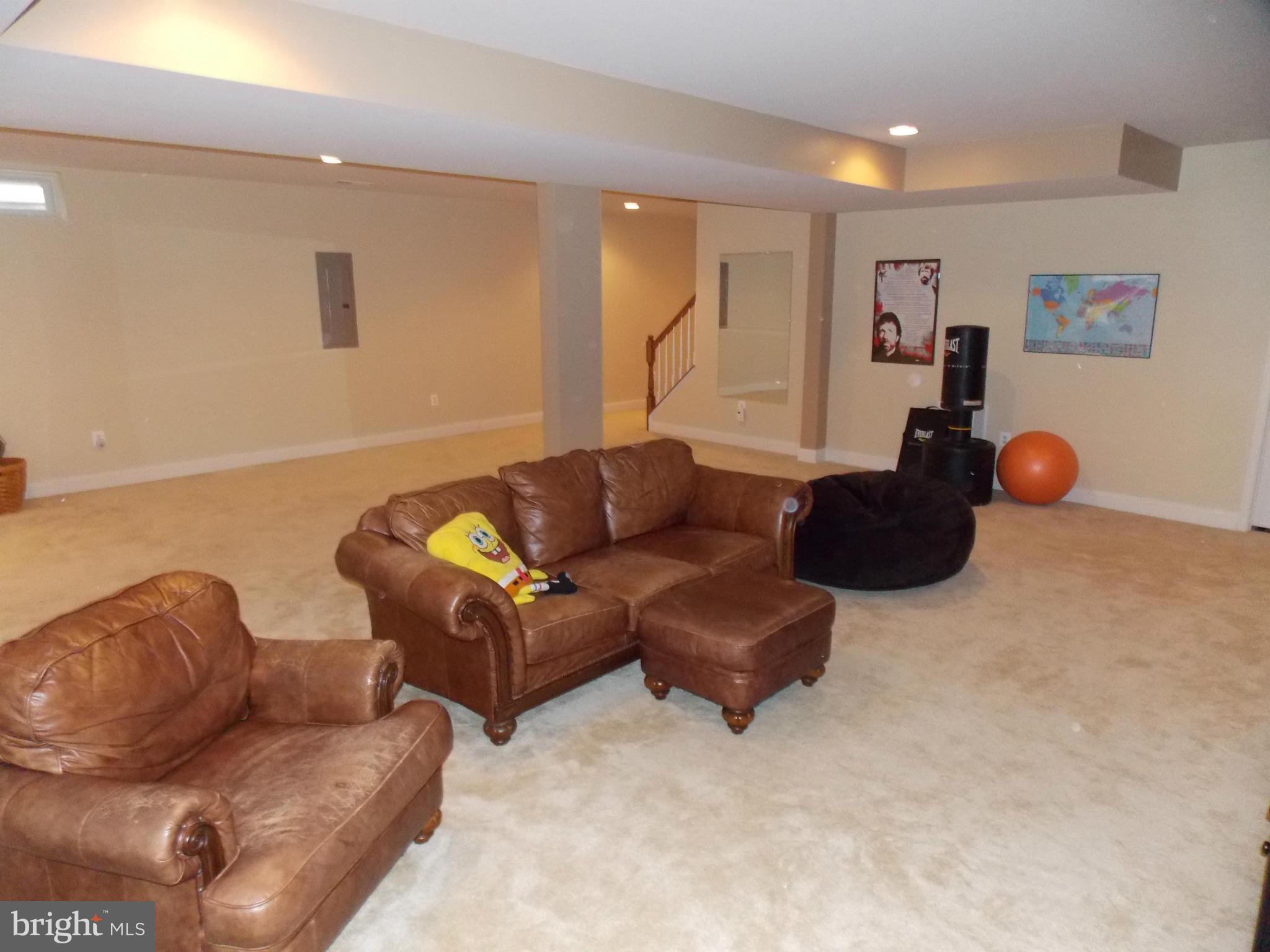 LOUDOUN VALLEY ESTATES - Residential