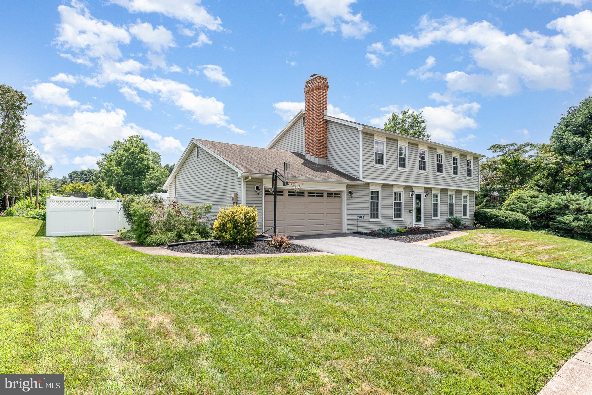 502 KENTWOOD DRIVE