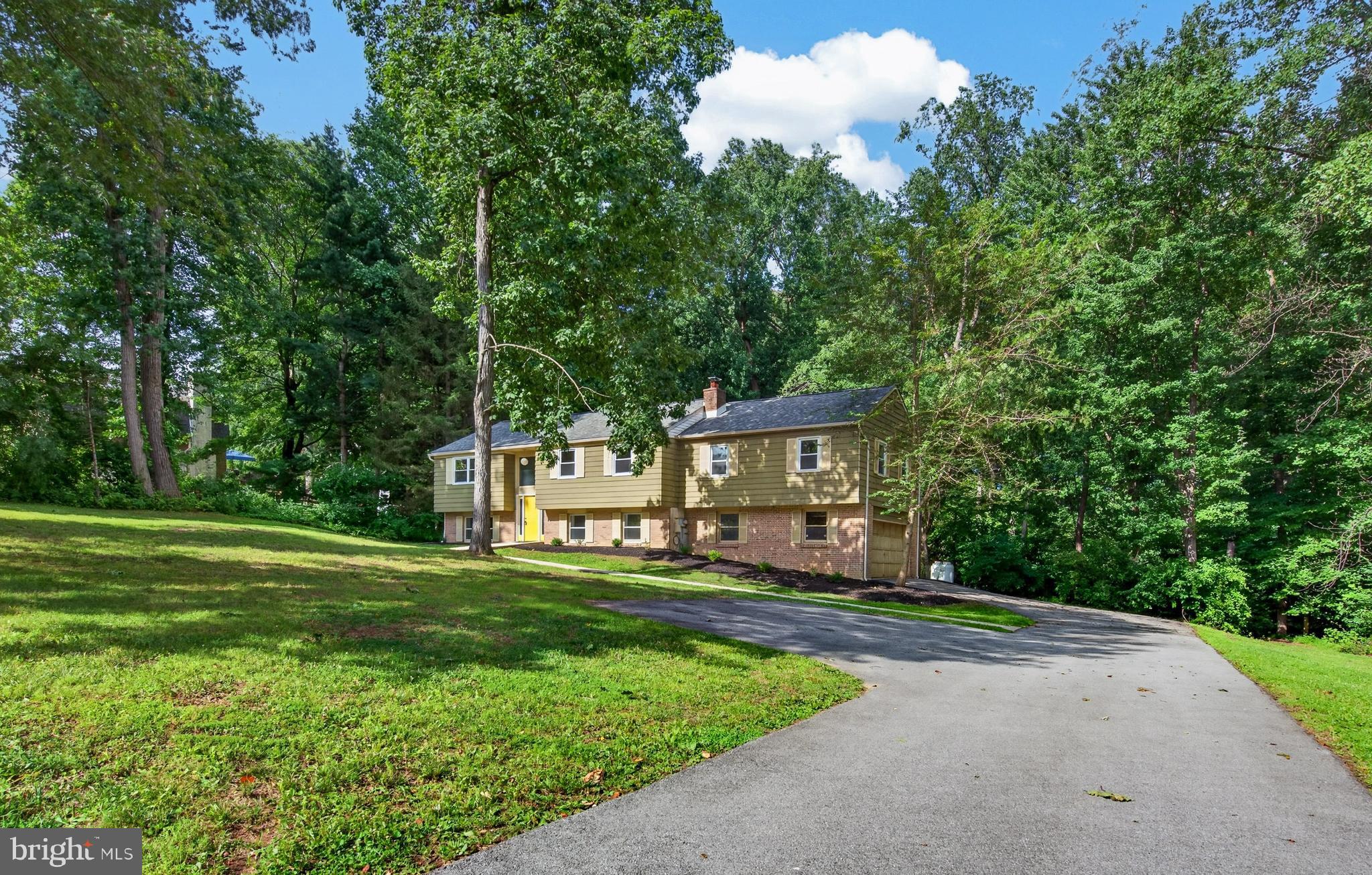 90 SCHOOLHOUSE LANE
