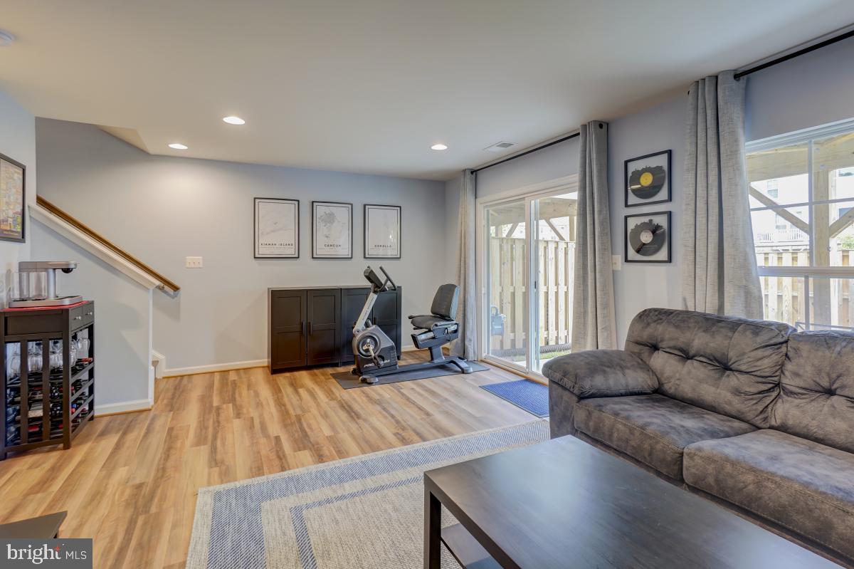 SIGNAL HILL - Residential