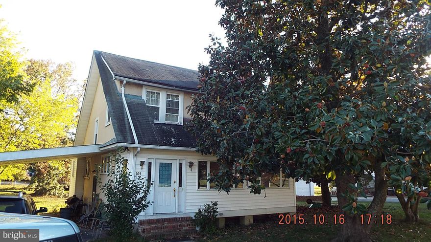 Location! Location! Location!  Just a few blocks from the County Courthouse!  This home needs a lot of care to bring out its true character and is worth the investment.  Short Sale in as is condition.  Vacant - go and show but schedule on line please and provide feedback.  Request Interstate Title & Escrow for settlement.