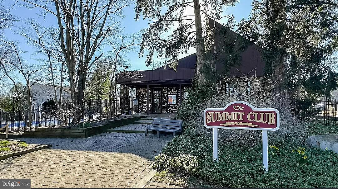 SUMMIT HOUSE - Residential Lease