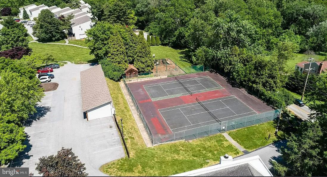 SUMMIT HOUSE - Residential Lease