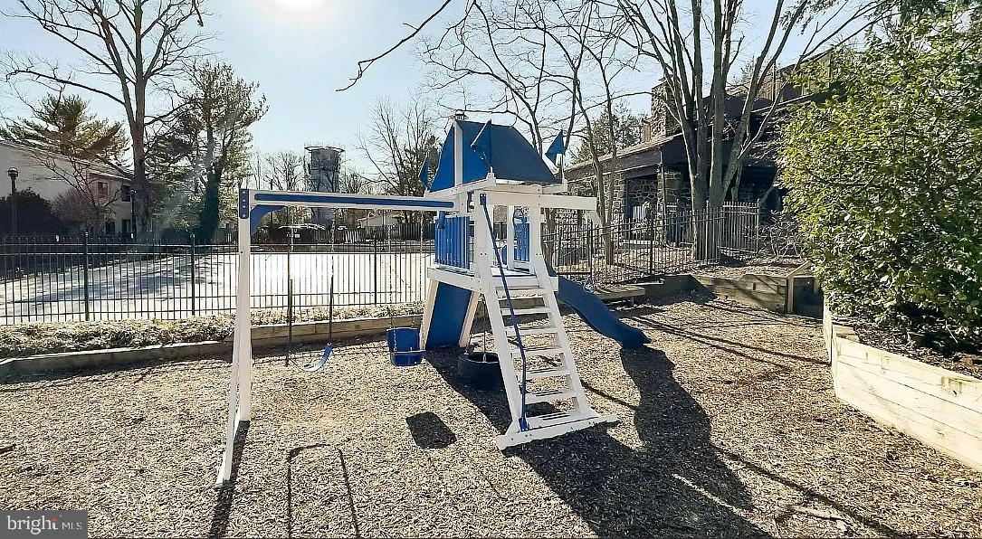 SUMMIT HOUSE - Residential Lease