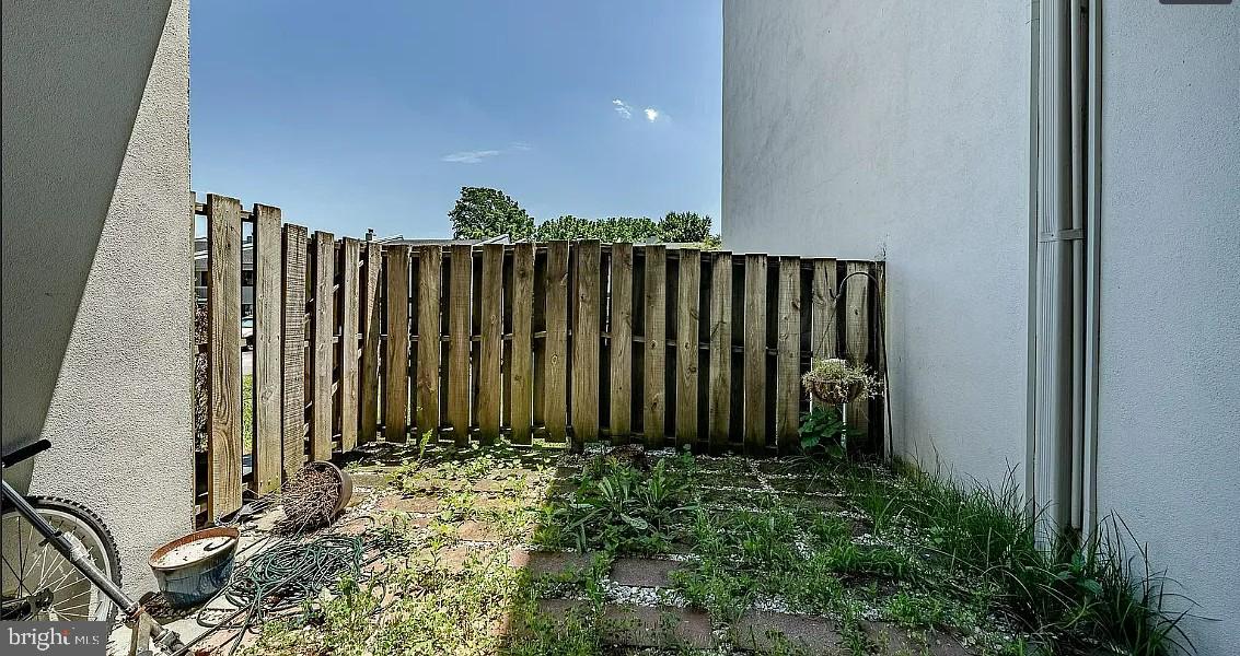 SUMMIT HOUSE - Residential Lease