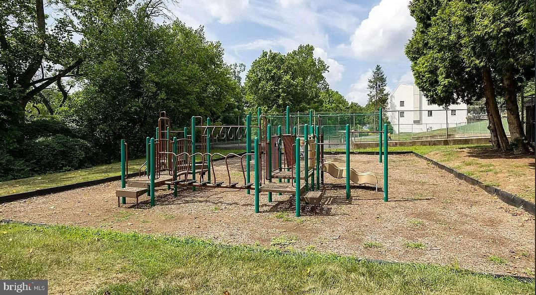 SUMMIT HOUSE - Residential Lease