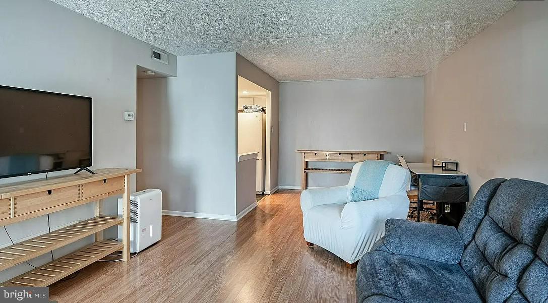 SUMMIT HOUSE - Residential Lease