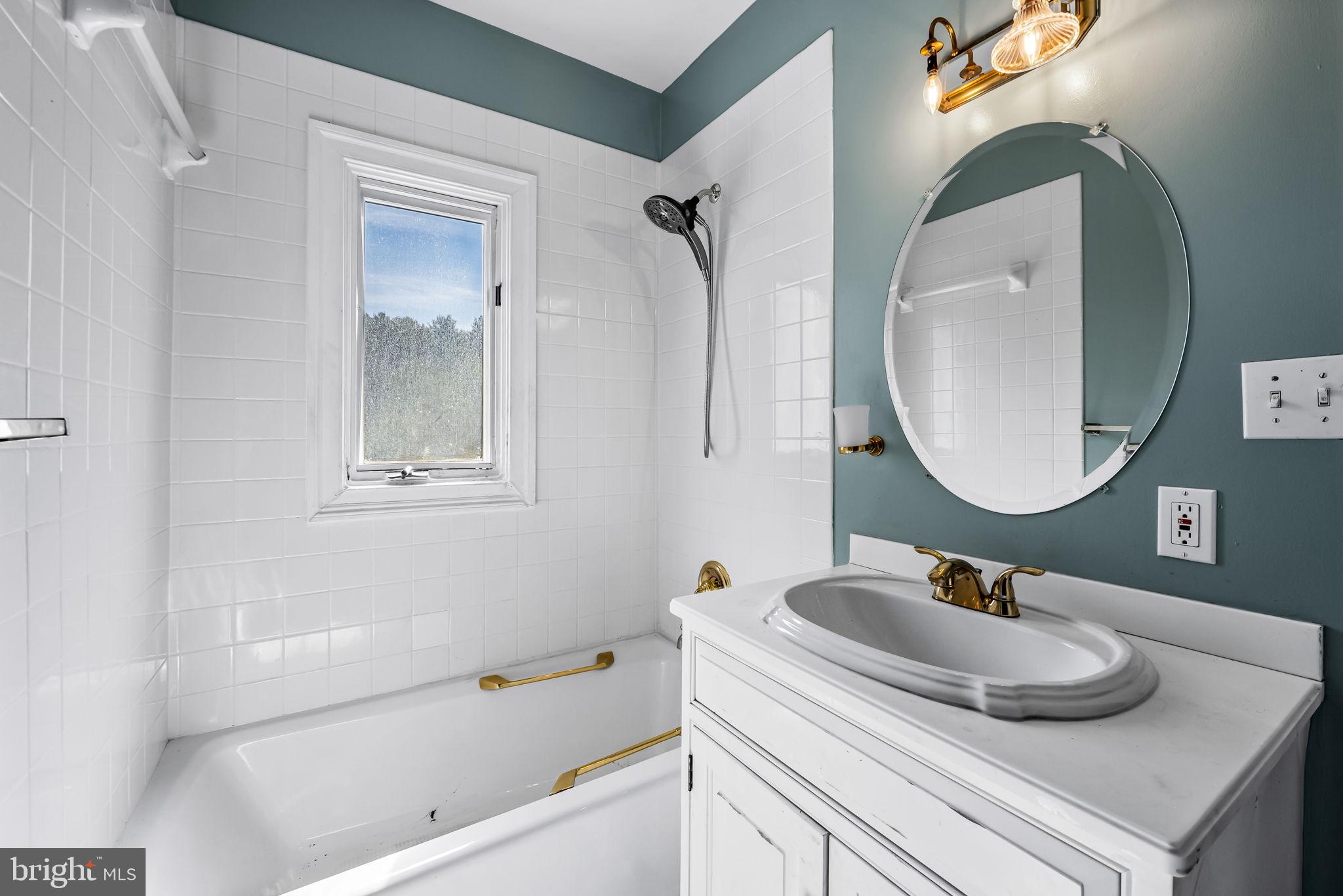 BRADFORDS REST - Residential