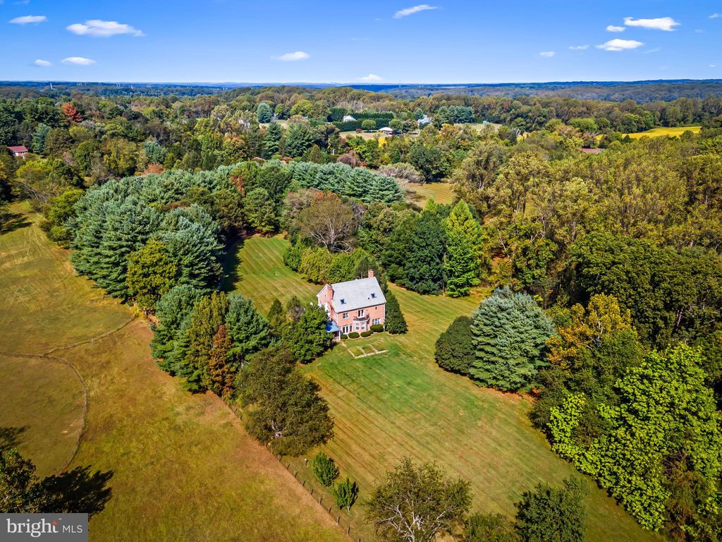 Photo of 660 Greenbridge Road, BROOKEVILLE, MD 20833 (MLS # MDMC2201420)