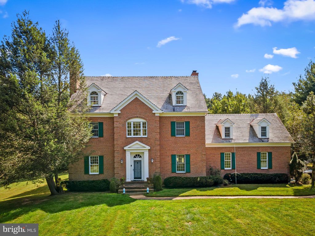 Photo of 660 Greenbridge Road, BROOKEVILLE, MD 20833 (MLS # MDMC2201420)