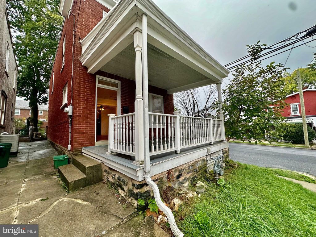 Photo of 936 Edgewood Avenue, Lancaster, PA 17603 (MLS # PALA2057392)