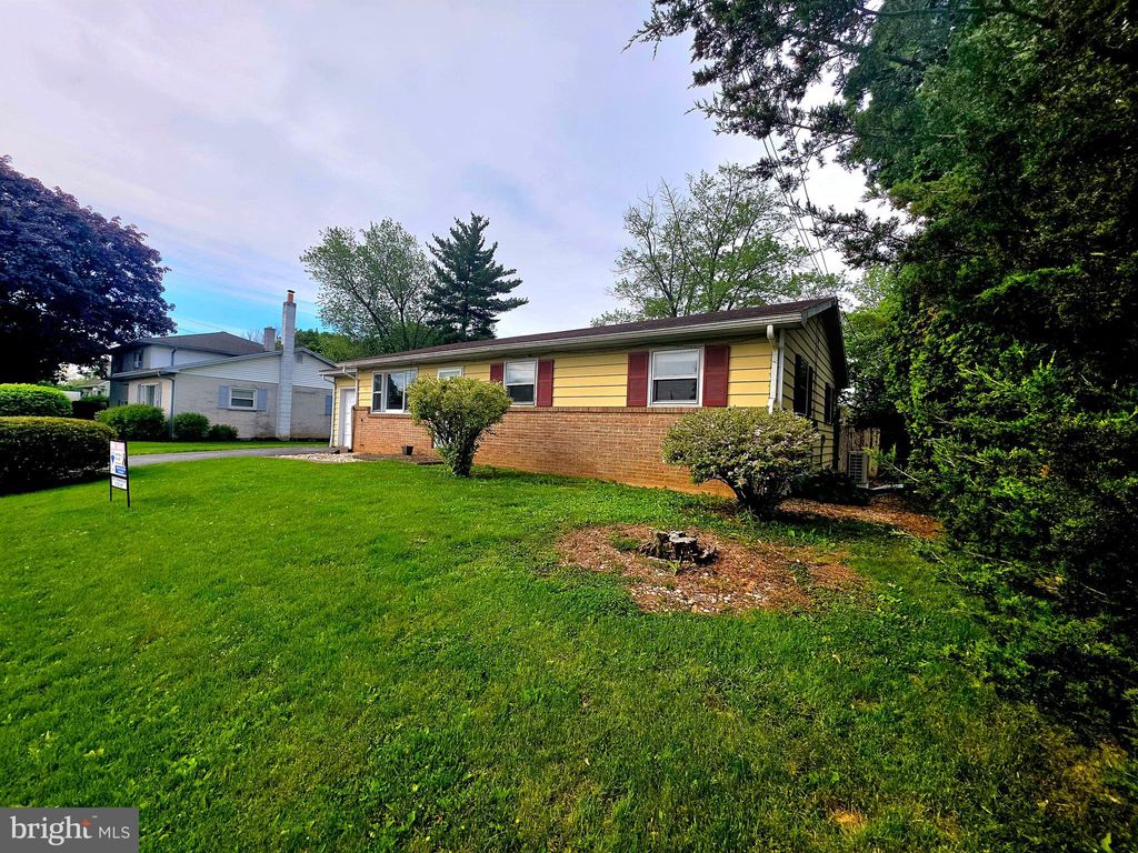 Photo of 188 N Hazel Street, MANHEIM, PA 17545 (MLS # PALA2088192)