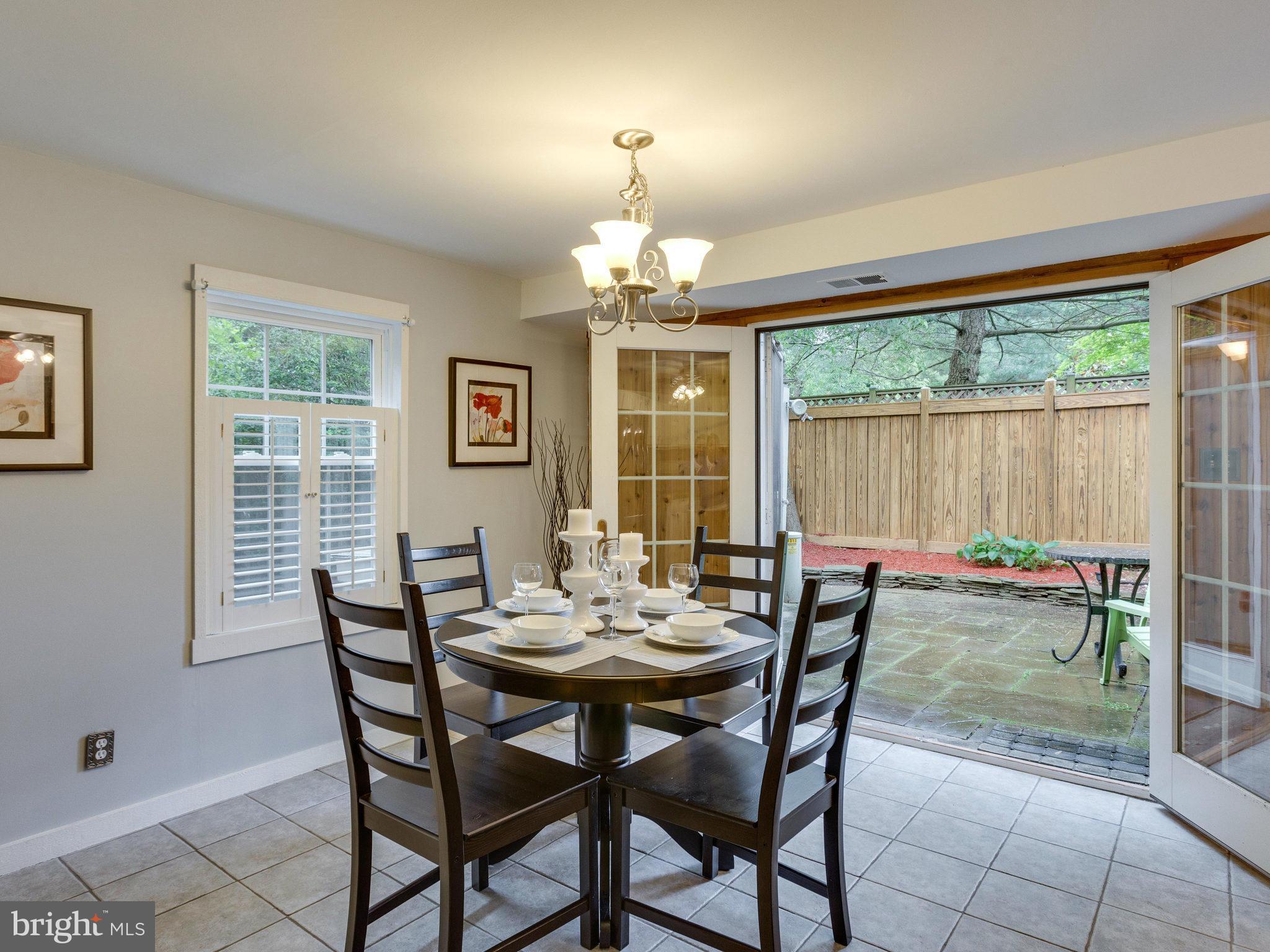 PINEWOOD LAKE - Residential