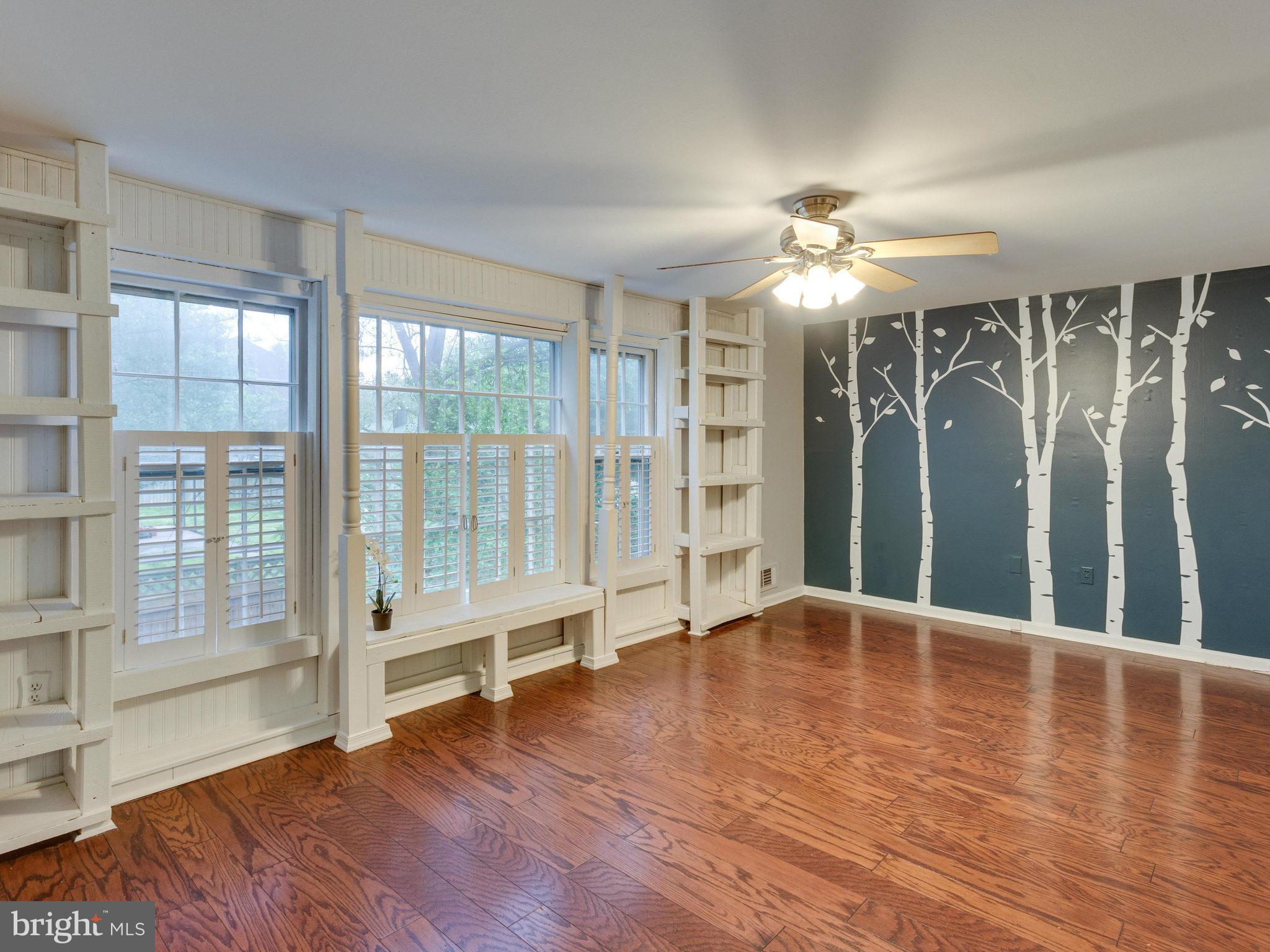 PINEWOOD LAKE - Residential