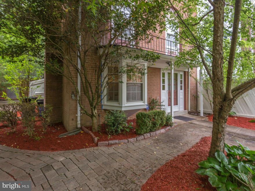 Terrific location, end unit Townhome in Quiet Cul-De-Sac, across from private park and lake.  Minutes to Fort Belvoir.  3 levels above ground, 2 Master Bedrooms, freshly painted and updated.  HVAC, washer & Dryer 3 years old.  You will love the backyard.  Two parking spaces on your own driveway  Best value in Pinewood Lake.  Community has pool, walk-path along lake, playground.