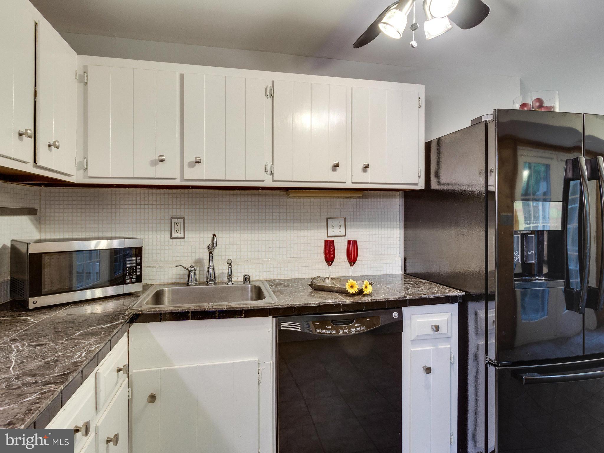 PINEWOOD LAKE - Residential