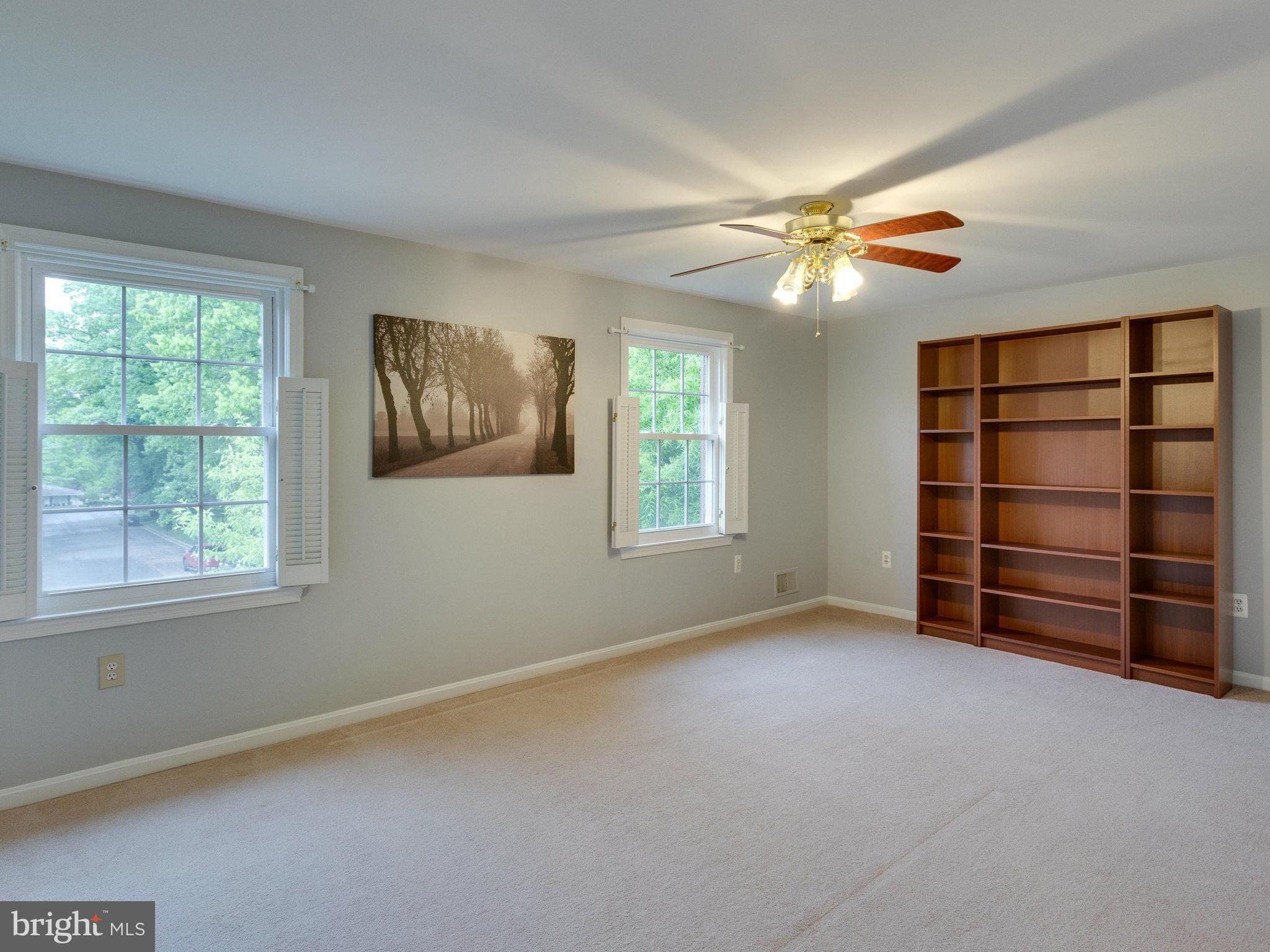 PINEWOOD LAKE - Residential