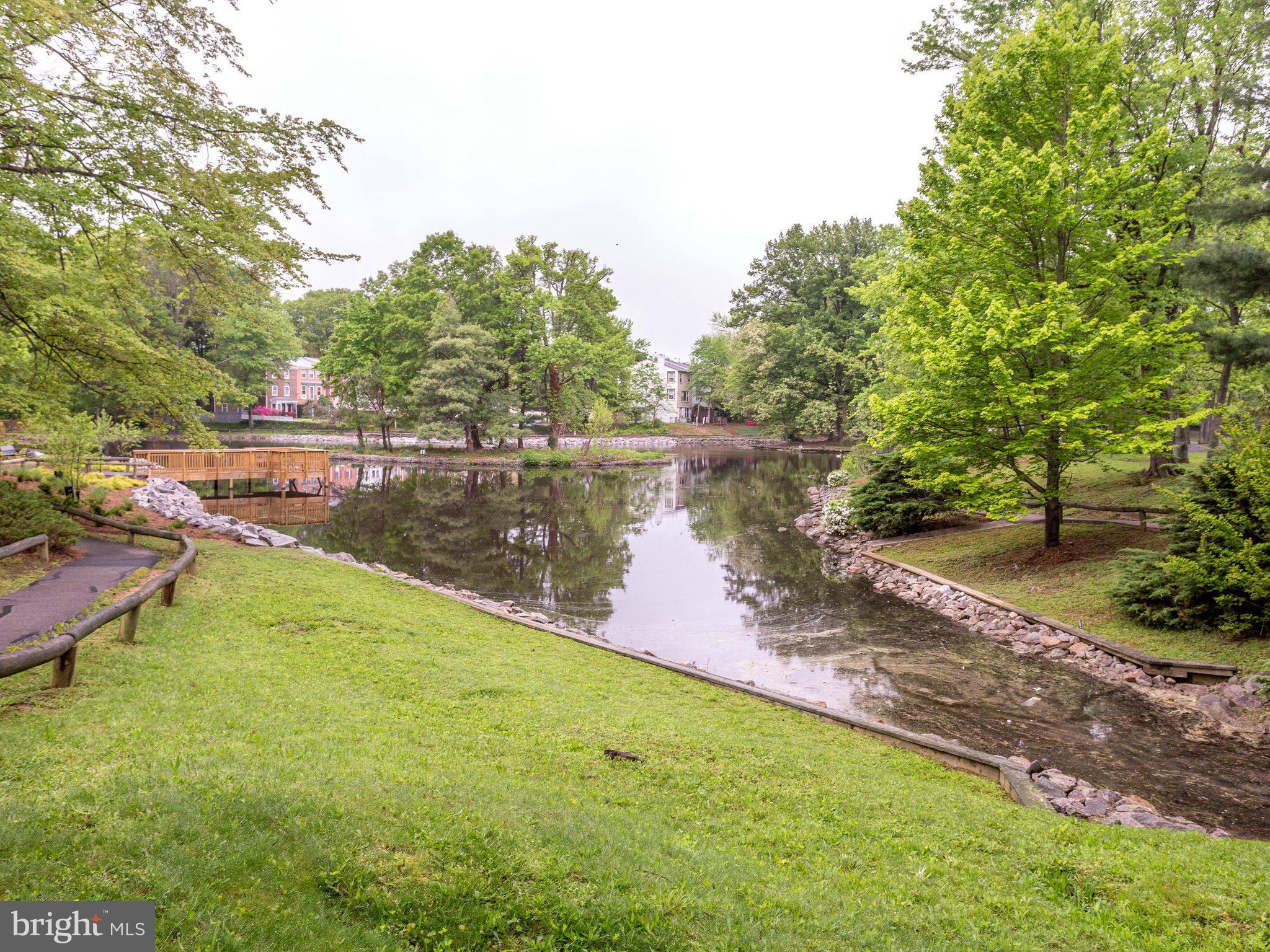 PINEWOOD LAKE - Residential