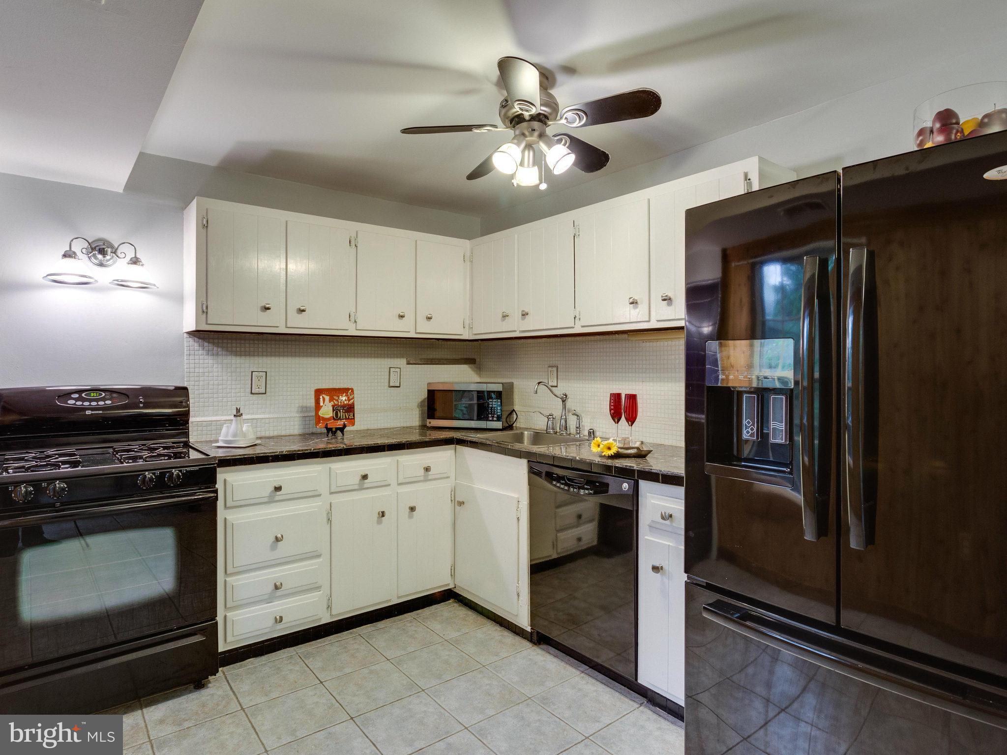 PINEWOOD LAKE - Residential